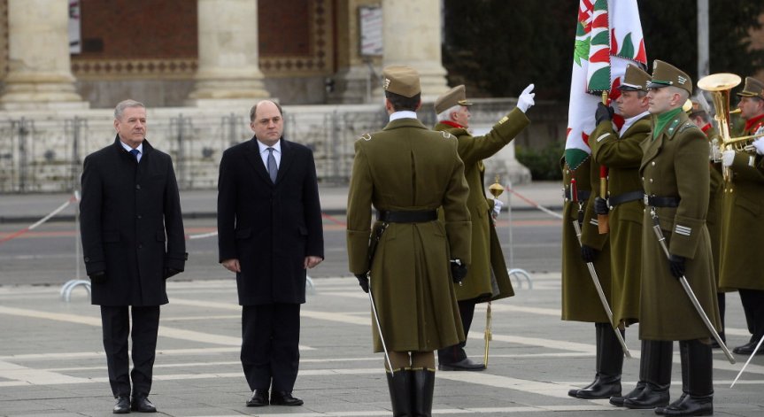Унгария отказа и на Великобритания: Не иска войници на НАТО на своя територия
