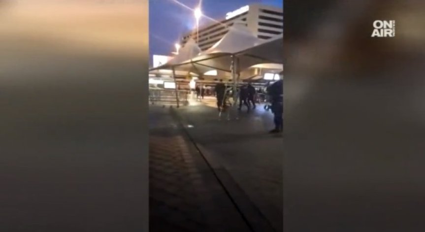 Евакуираха летището в Амстердам заради нападение с нож
