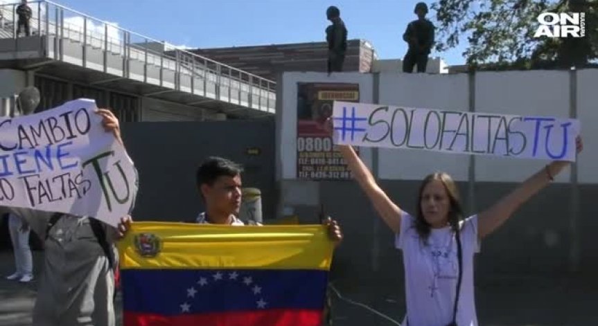 Опозиционният лидер във Венецуела търси мирен изход от кризата