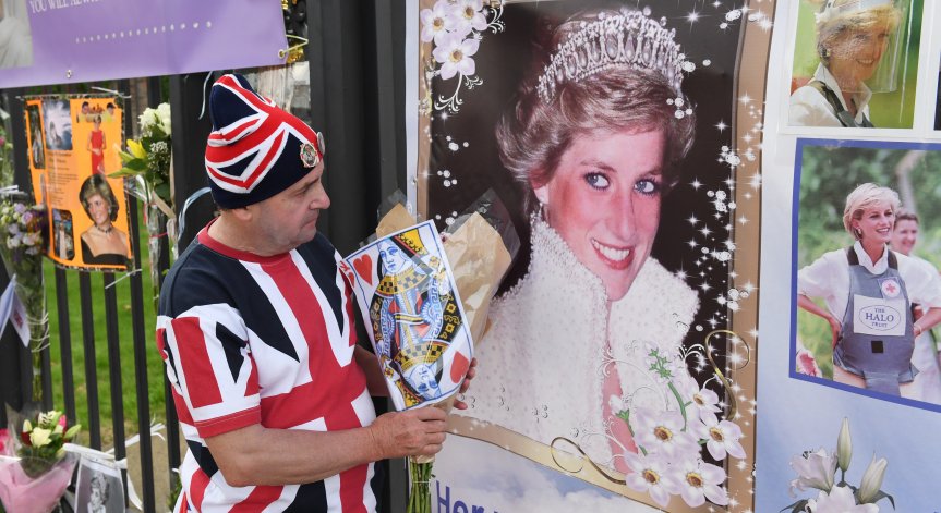 Принцеса Даяна трудно преживяла шока от раздялата на родителите си