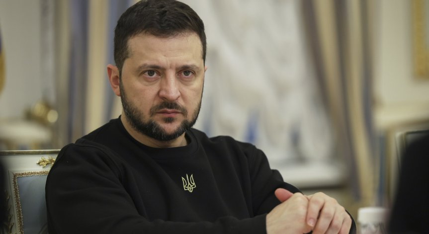 Зеленски: Устояваме на още по-яростните атаки на нашествениците