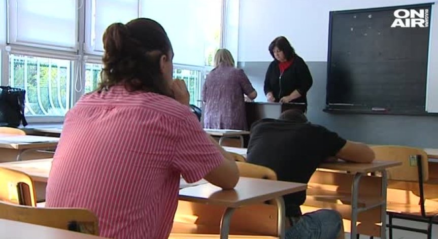 Зрелостниците пишат върху 