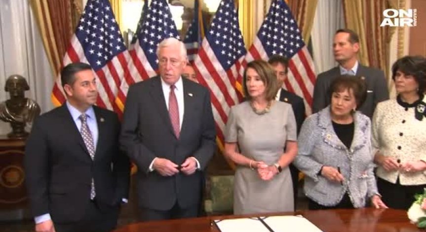 Тръмп постигна временен компромис с Конгреса