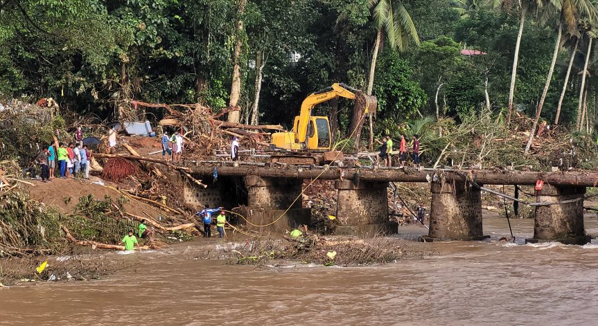 Наводнения и свлачища в Индия заради обилни валежи, най-малко 14 души са загинали
