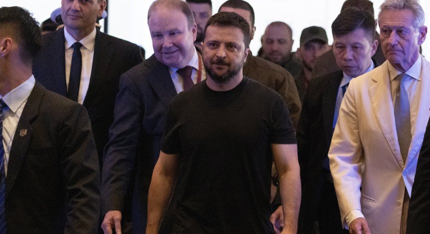 Зеленски пристигна в Сингапур, ще обсъди нова военна помощ за Украйна