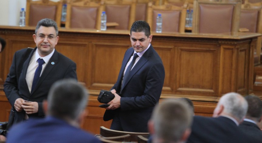 8 депутати от ИТН напускат парламентарната група?