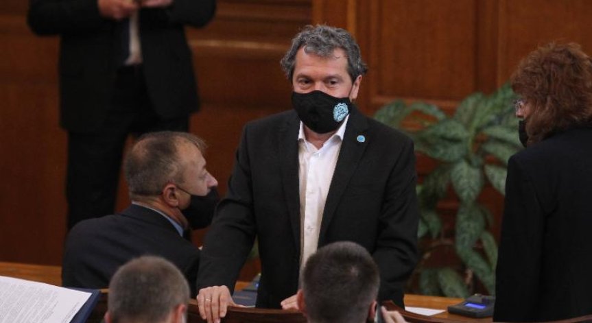 Любопитни данни: Колко плащат партиите за заплати и какви субсидии прибират