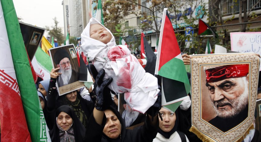 Най-малко 150 души са пострадали при бомбардировка на училище в Газа