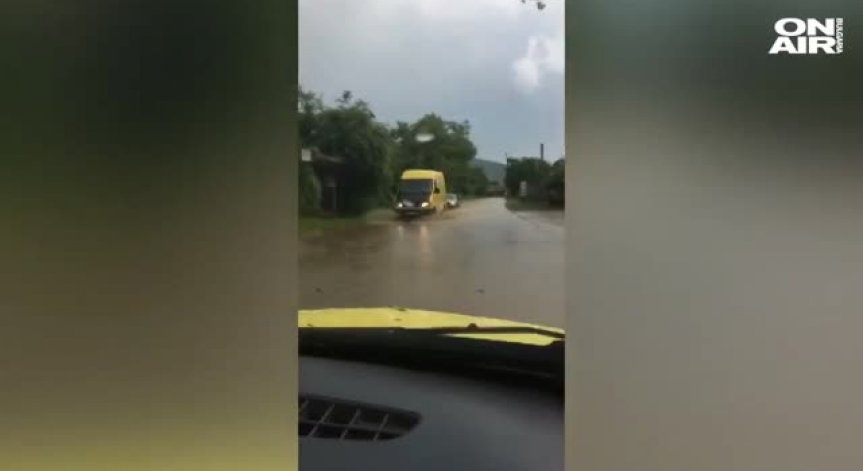 Порой наводни сгради в Севлиево