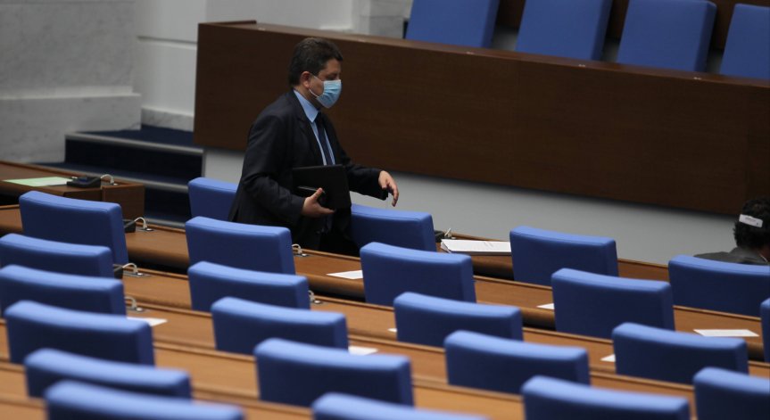 Двама депутати не достигнаха за кворум, парламентът няма да работи