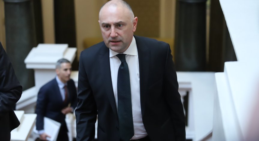 Каримански: Правителството ни представя натруфена лъжа, погубва доверието