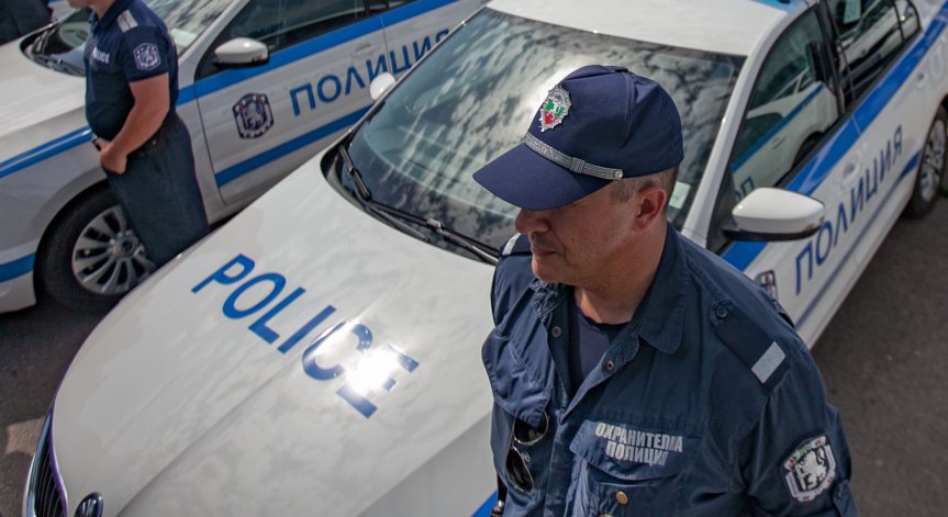 Полицията в Плевен иззе 553 фалшиви парфюма от куриерска фирма