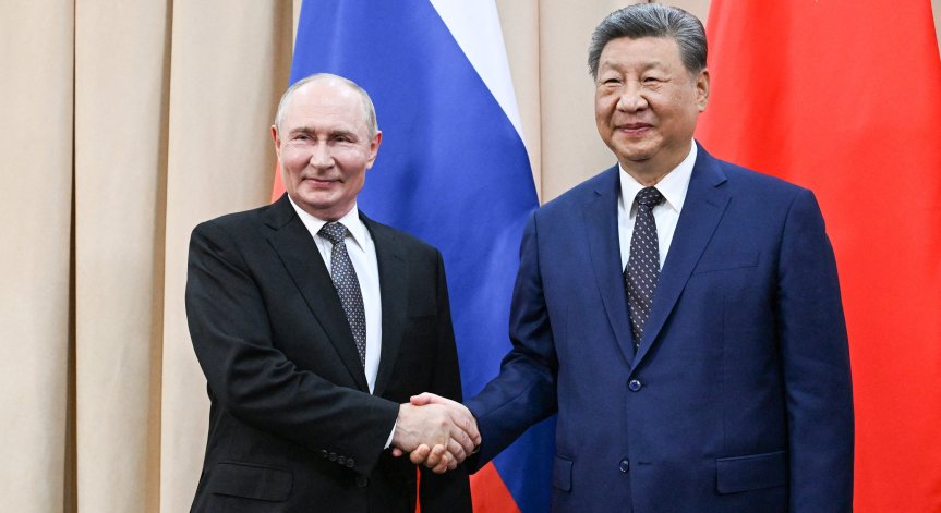 Путин в центъра на срещата на ШОС: Русия, Китай и Индия укрепват връзките си