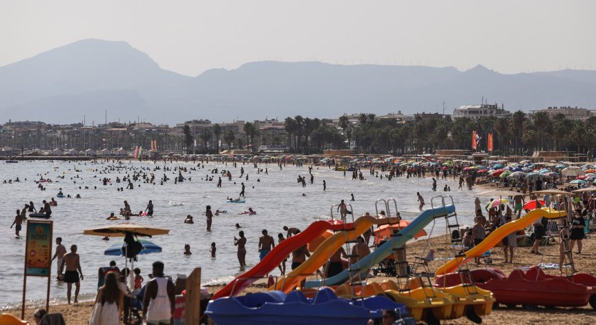 Сертификати, резервации, ваучери... Как да планираме лятната почивка в чужбина?