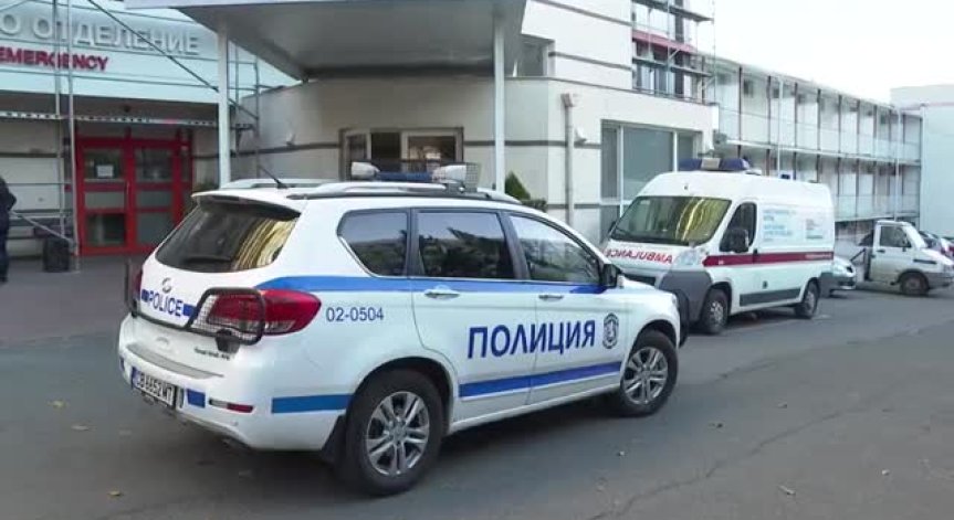 Зид рухна под краката на дете в Бургас, лекарите се борят за живота му