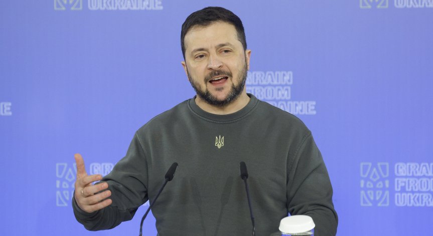 Заплашиха Зеленски, че военните ще вземат властта в Украйна