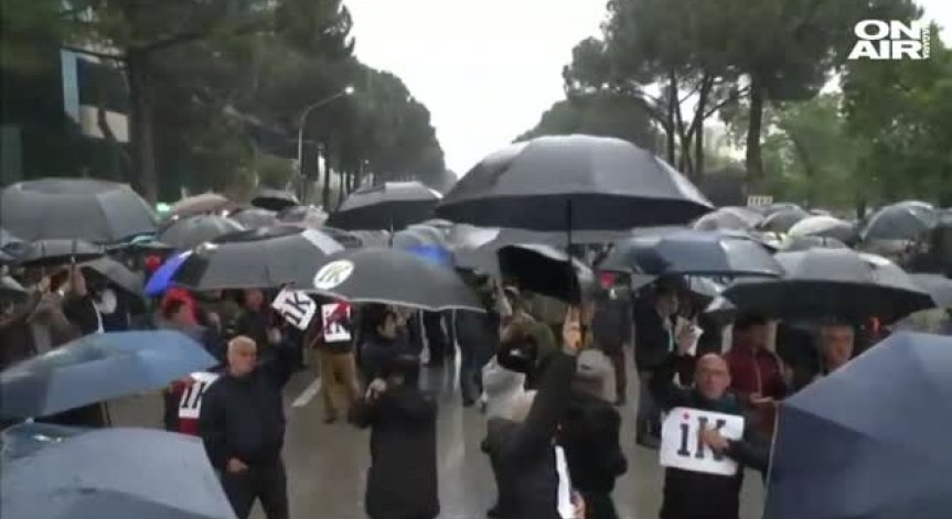 Безредици и ранени на антиправителствен протест в Тирана