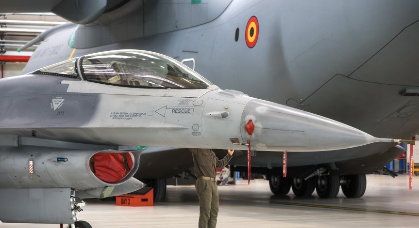 Украйна ще получи първите F-16 от Нидерландия