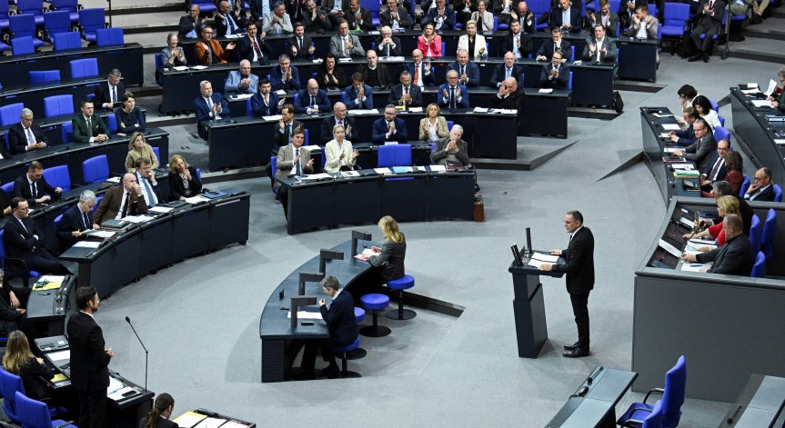 До 4000 евро глоба за непристойно поведение в германския парламент