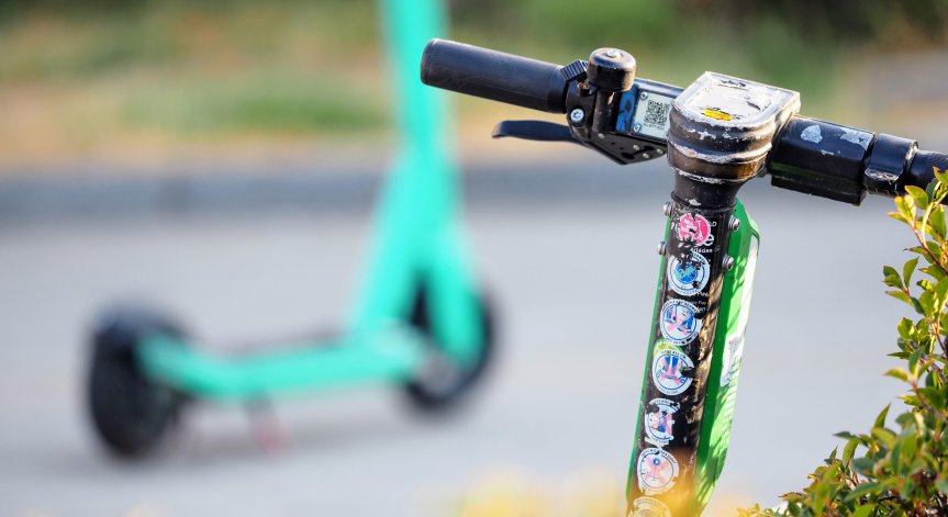 На патрулката има нанесени леки материални щети.