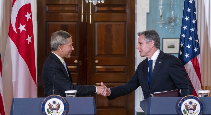 В опит да стопи напрежението: Блинкен кацна в Китай