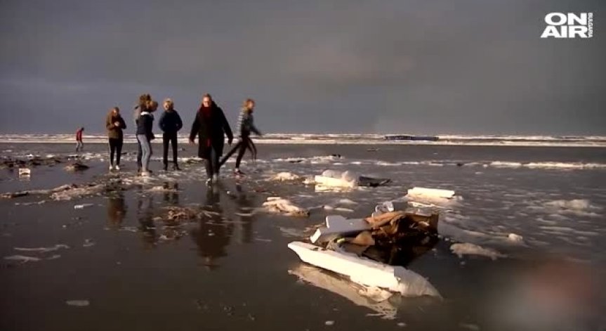 В Северно море изплуваха над 270 контейнера с луксозни стоки