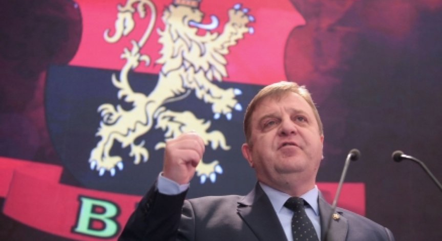 1400 години армията гарантира целостта на държавата, заяви Каракачанов