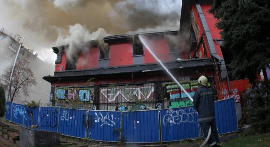 След пожара в София: Солена глоба за собственика на бившия театър 