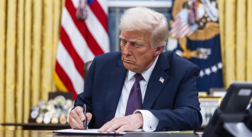 Със заповед Доналд Тръмп отново обяви хутите за терористична организация