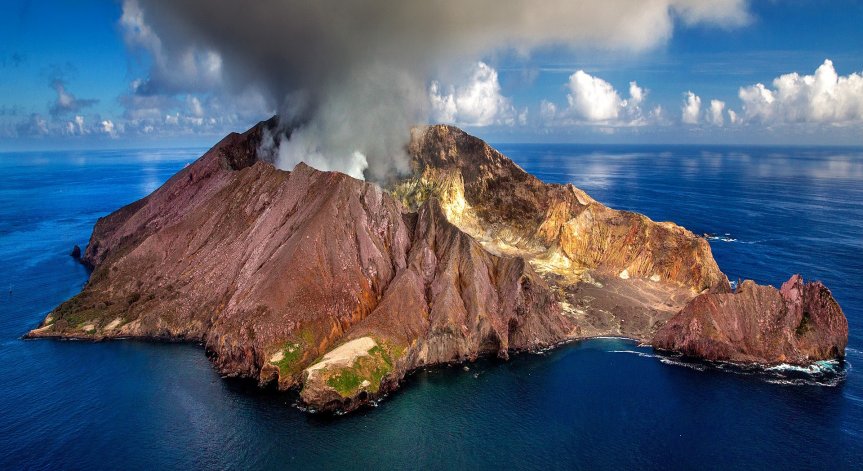 Засилва се изригването на вулкана Ла Суфриер на остров Сейнт Винсънт