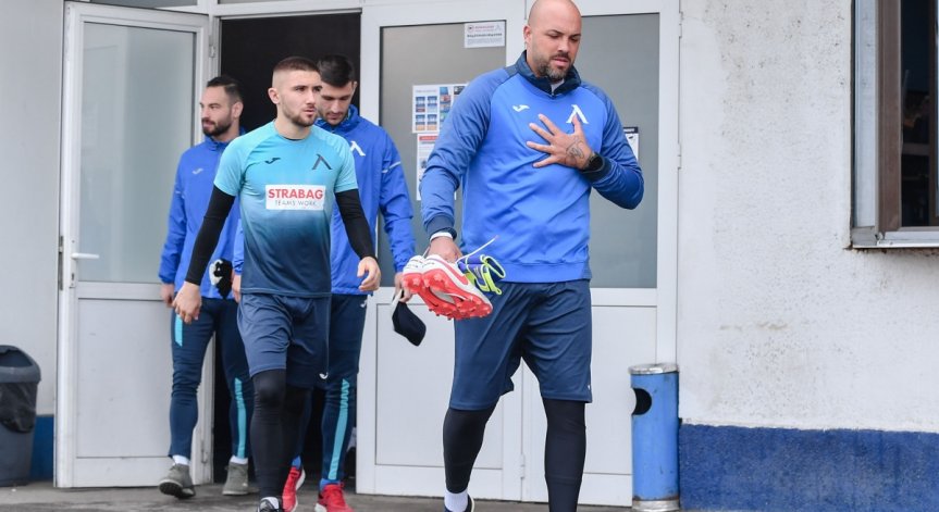 Ники Михайлов тренира извънредно, трябва да падне под 100 кг