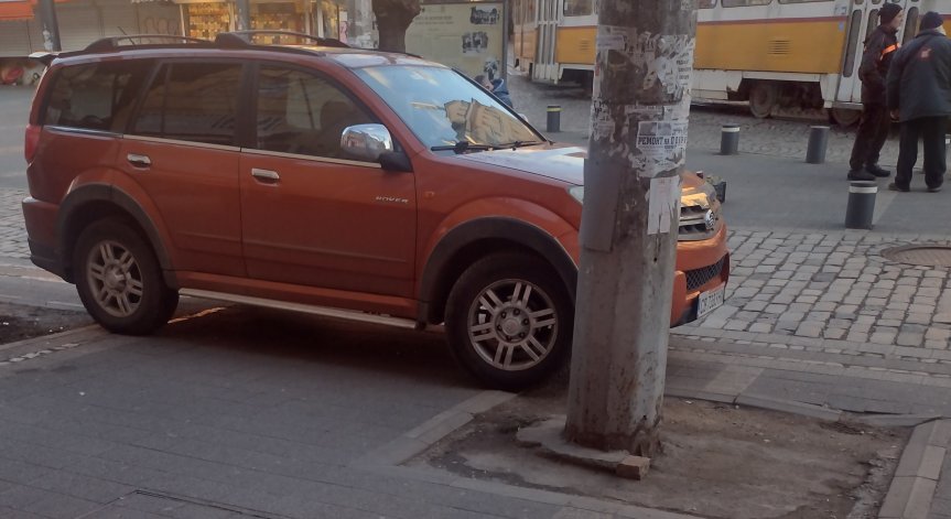 Helpbook: Системно паркиране върху тротоар в центъра на София
