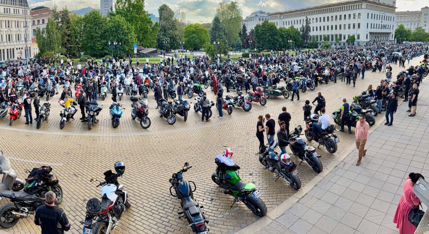Мотористи блокират сърцето на София заради поскъпването на застраховките