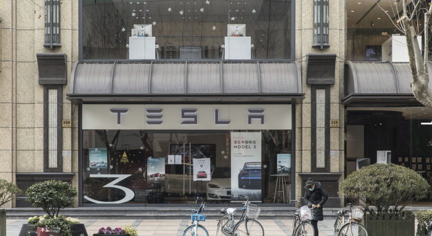 Tesla навлиза и в сферата на застраховките