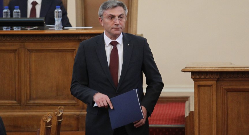 Карадайъ: Най-слабият кабинет от края на комунизма