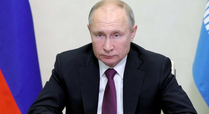 Защо Путин продължава да не използва смартфон?