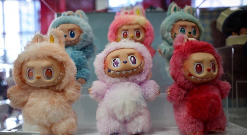 Работници в китайска фабрика за Labubu играчки са експлоатирани
