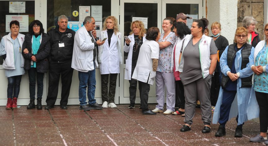 Медиците не са доволни от условията на труд.