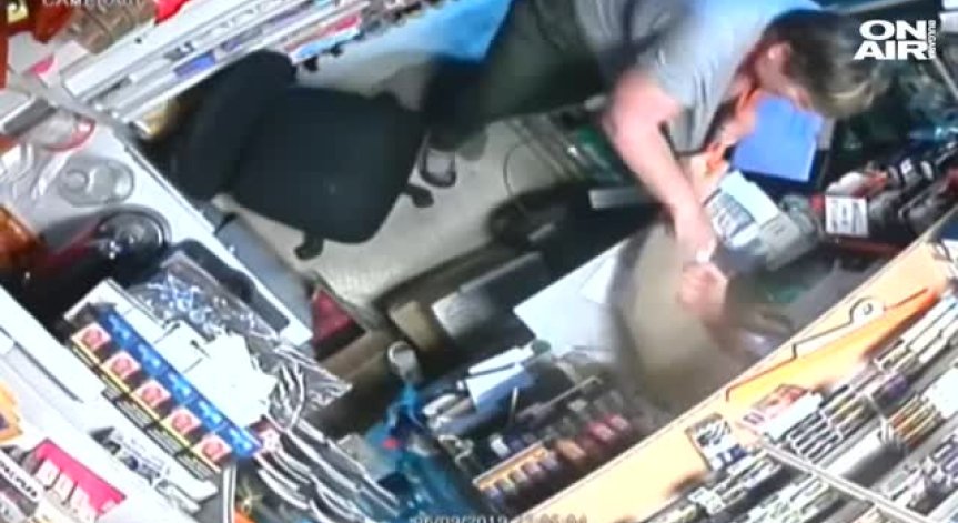 Продавачка във Варна прогони крадец, заплашил я с нож (Видео)