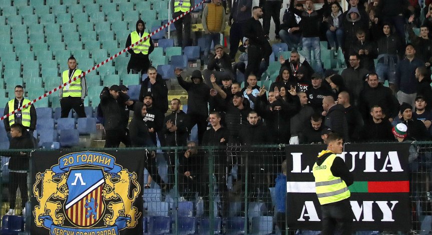 Издирват още футболни хулигани от мача с Англия