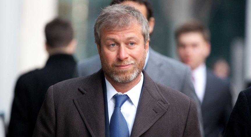 140-метровата суперяхта на Абрамович акостира в Бодрум