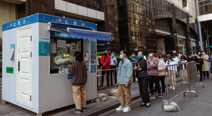 Случаите на коронавирус в Китай скочиха 4 пъти, страната затяга мерките