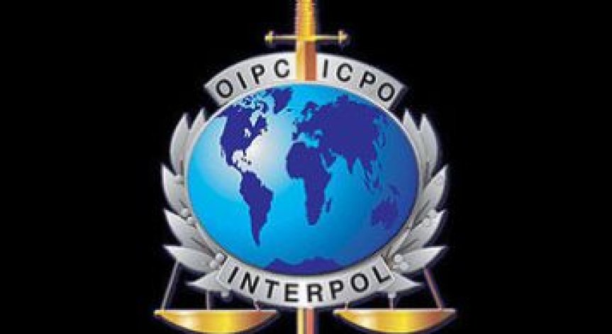 Интерпол издаде заповед за арест на Кадафи