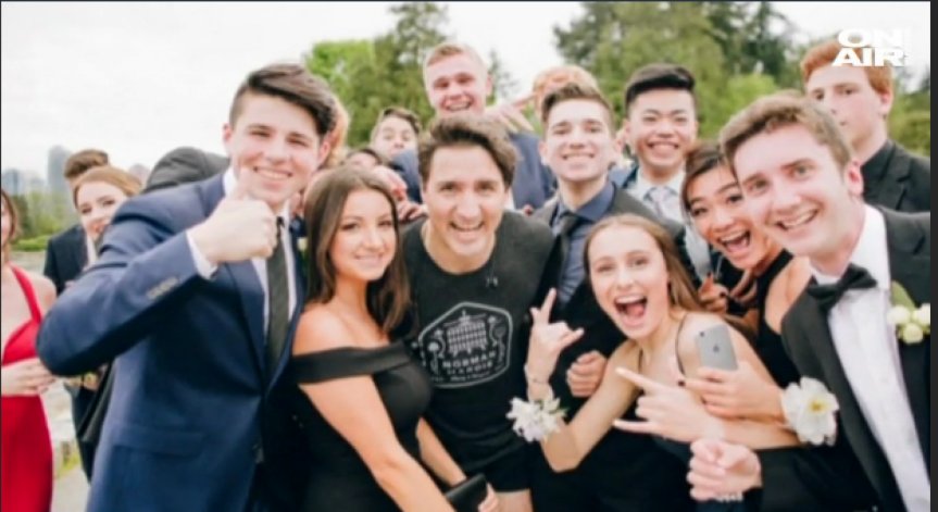 Канадският премиер зарадва абитуриенти със снимка за спомен