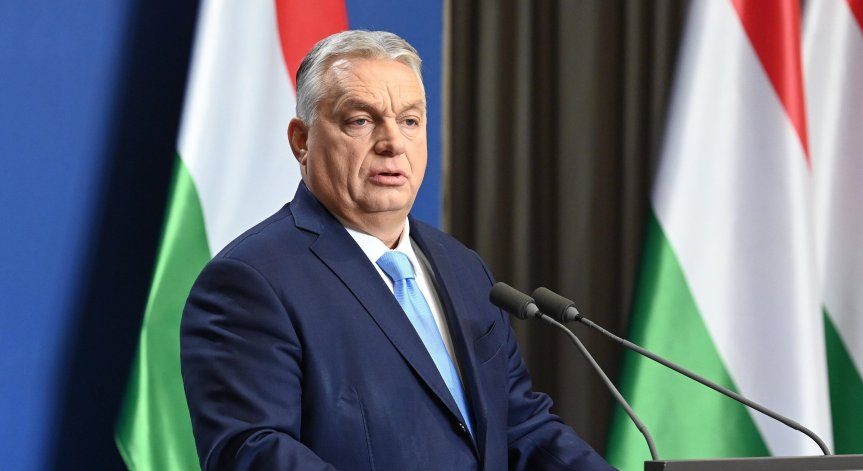 Орбан говори по време на годишната си пресконференция.