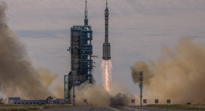 Кислородът от ракетите отива в болниците, НАСА отложи изстрелване на спътник
