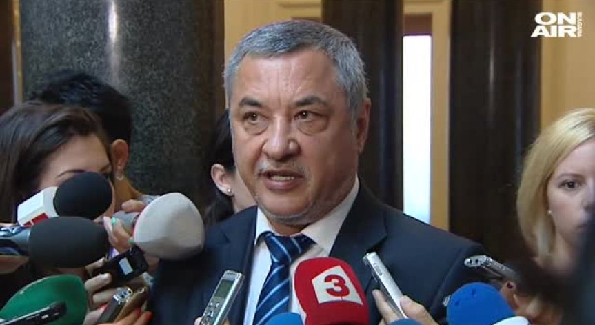 Депутати коментират решението на Ердоган да обяви извънредно положение в Турция