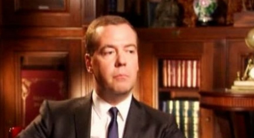 Медведев предупреди за опасност от дълбока рецесия в Русия
