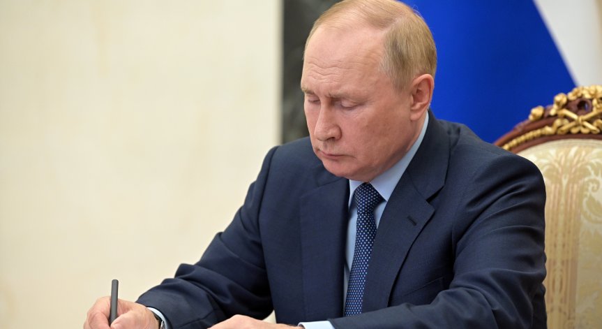 Путин забрани на чуждестранни банки и енергийни компании да напускат страната