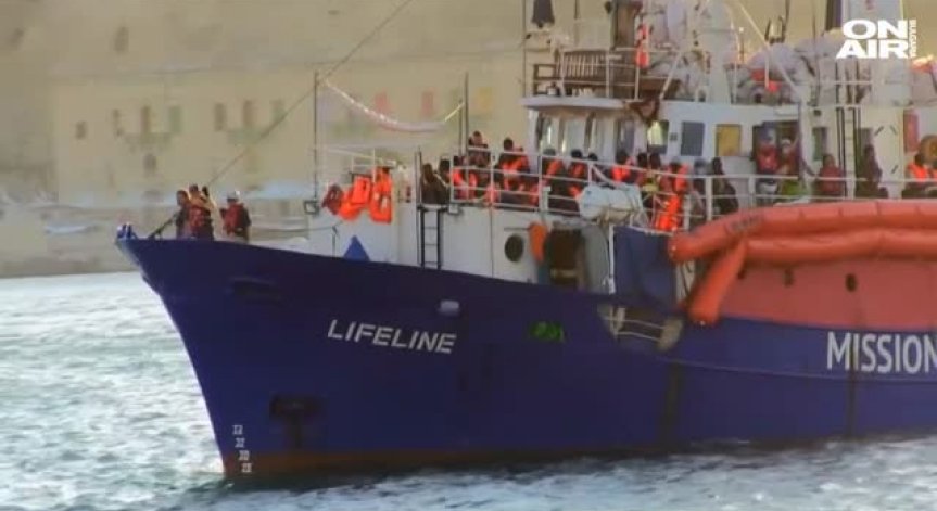 Близо 1200 мигранти бяха спасени от испанските власти за два дни